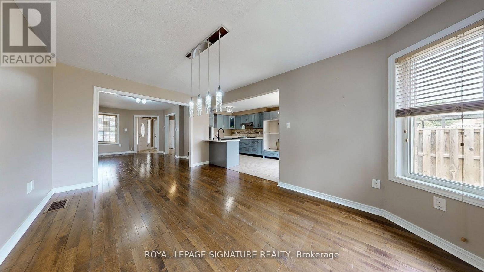 61 Buchanan Drive, New Tecumseth, Ontario  L6R 0A1 - Photo 13 - N12587430