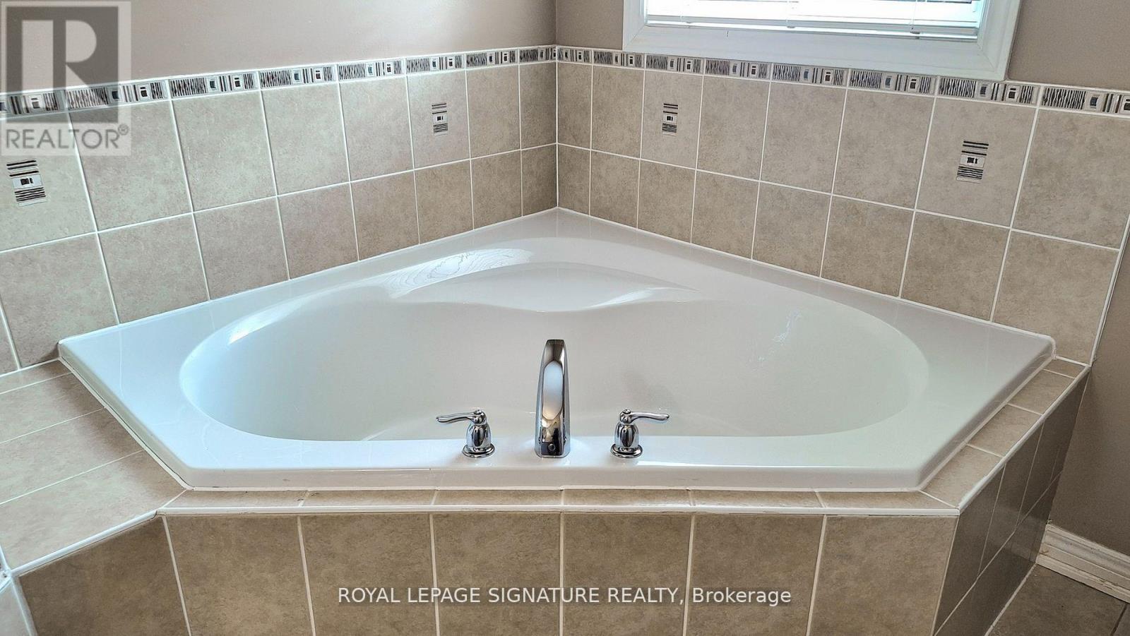 61 Buchanan Drive, New Tecumseth, Ontario  L6R 0A1 - Photo 32 - N12587430