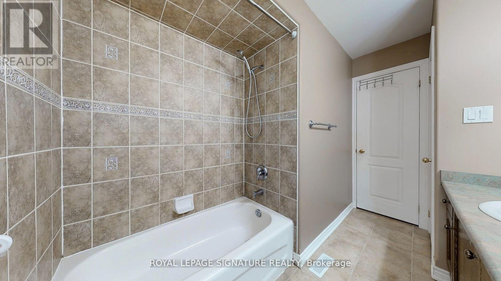 61 Buchanan Drive, New Tecumseth, Ontario  L6R 0A1 - Photo 38 - N12587430