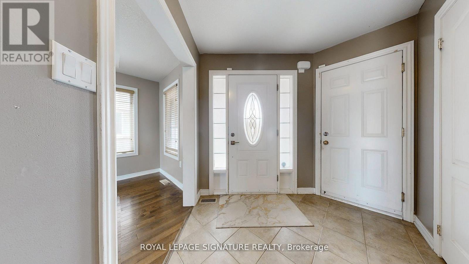 61 Buchanan Drive, New Tecumseth, Ontario  L6R 0A1 - Photo 5 - N12587430