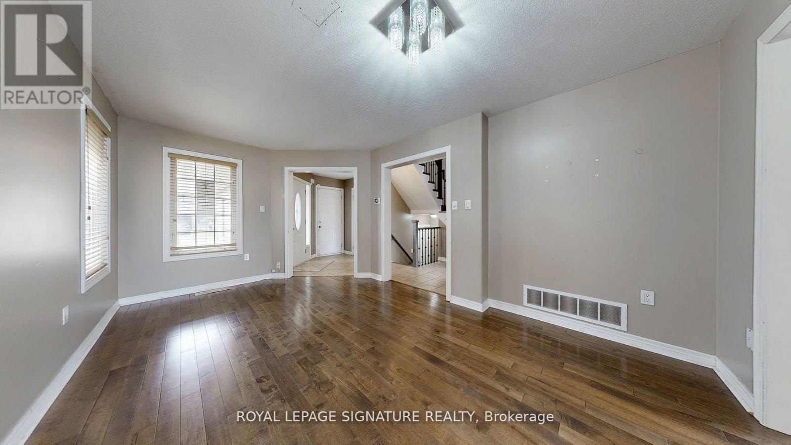 61 Buchanan Drive, New Tecumseth, Ontario  L6R 0A1 - Photo 7 - N12587430