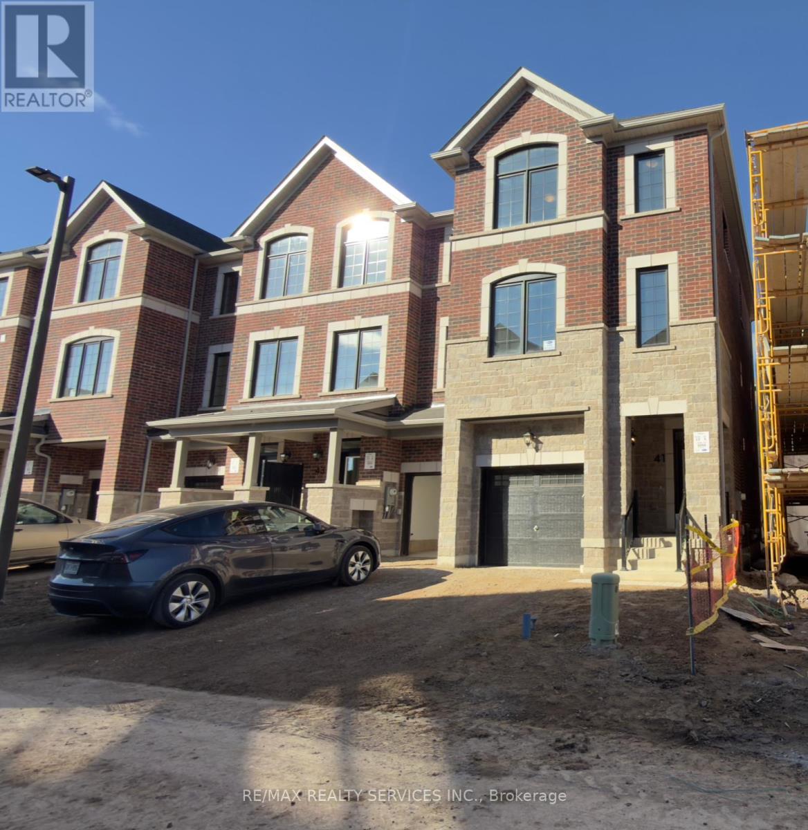41 Yellow Rail Crescent, Brampton, Ontario  L7A 5L9 - Photo 2 - W12587422