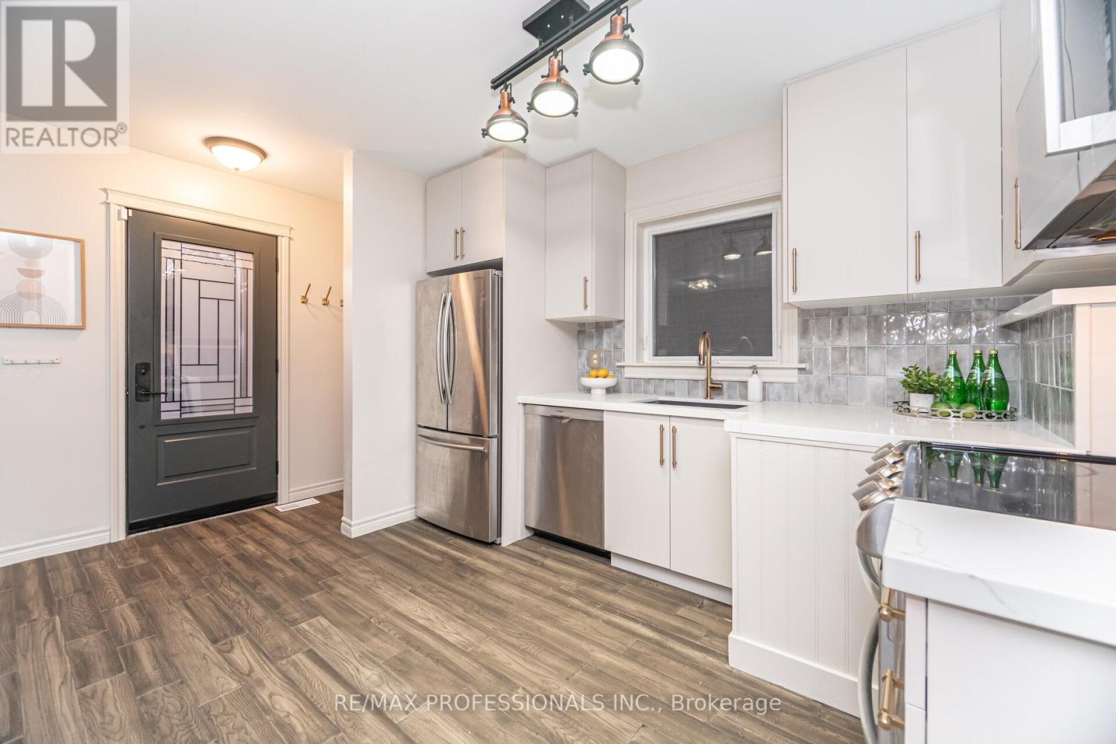 77 Grandville Avenue, Toronto, Ontario  M6N 4V1 - Photo 12 - W12587424