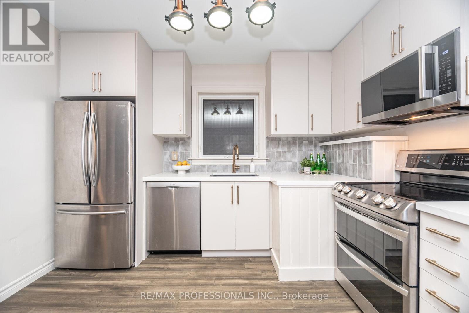 77 Grandville Avenue, Toronto, Ontario  M6N 4V1 - Photo 13 - W12587424