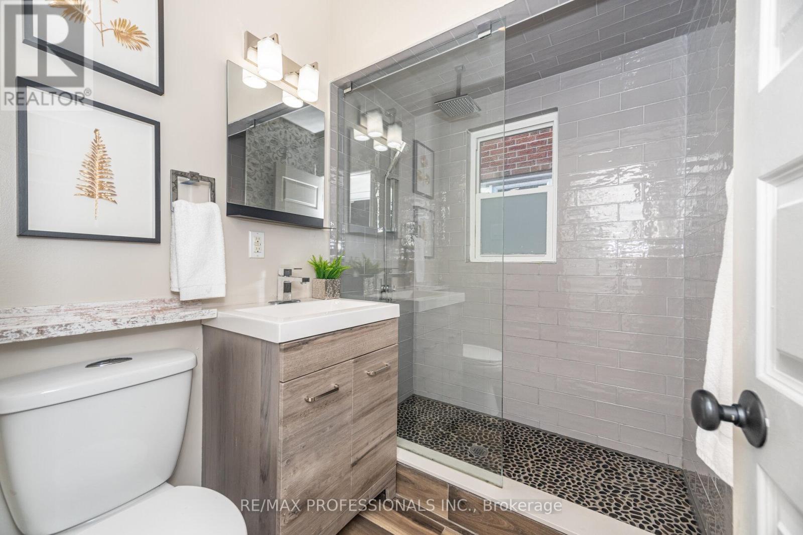 77 Grandville Avenue, Toronto, Ontario  M6N 4V1 - Photo 19 - W12587424