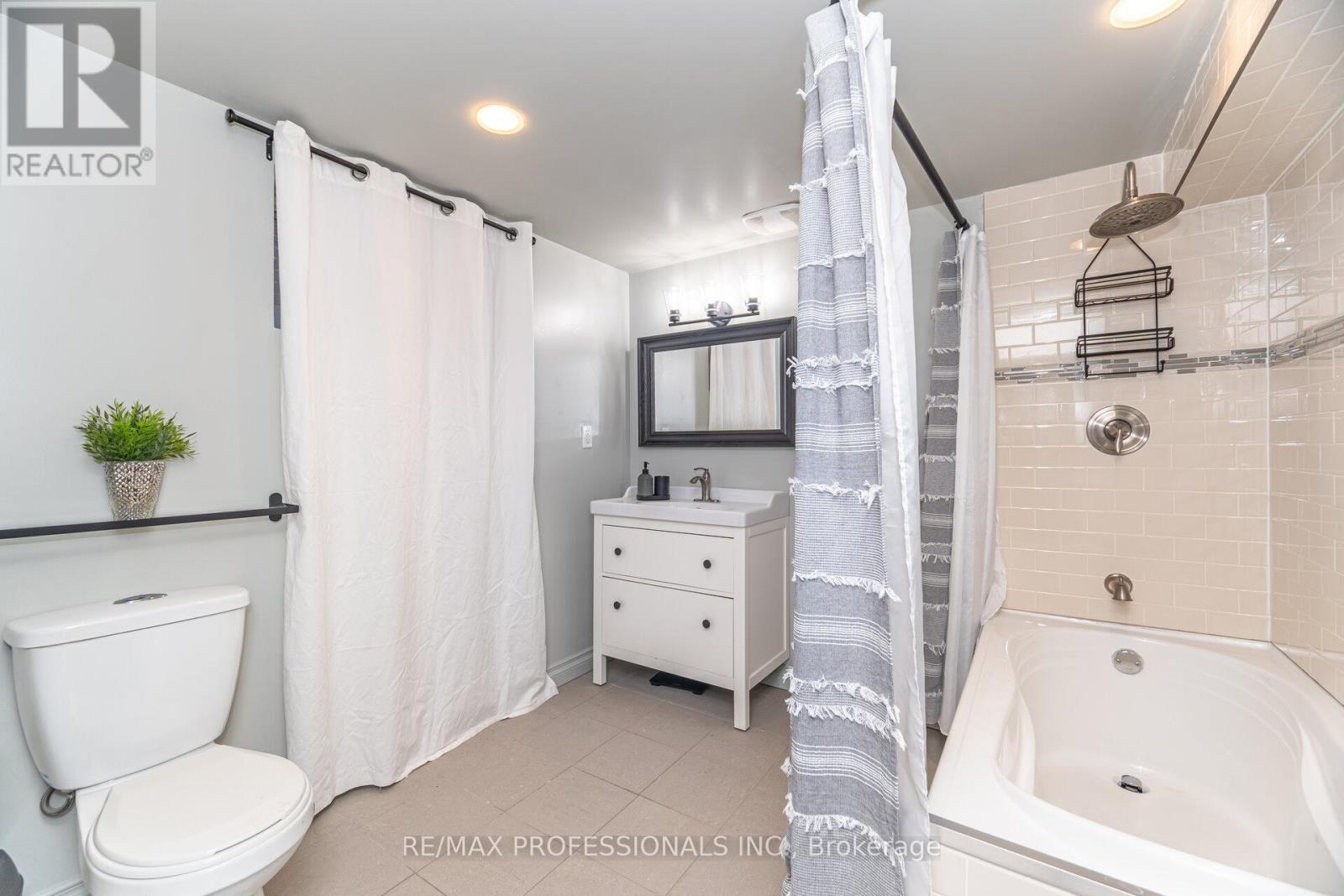 77 Grandville Avenue, Toronto, Ontario  M6N 4V1 - Photo 26 - W12587424