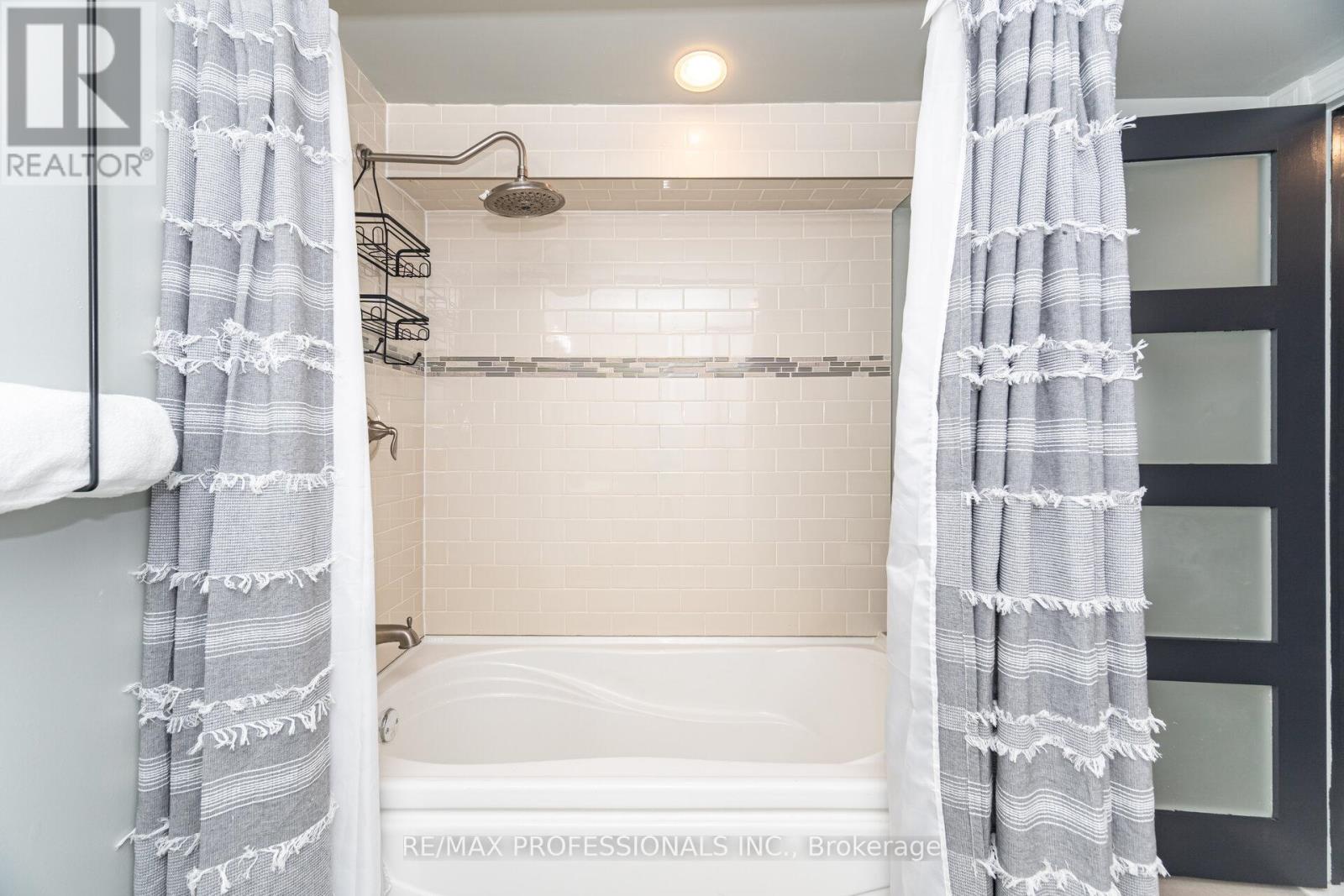 77 Grandville Avenue, Toronto, Ontario  M6N 4V1 - Photo 27 - W12587424