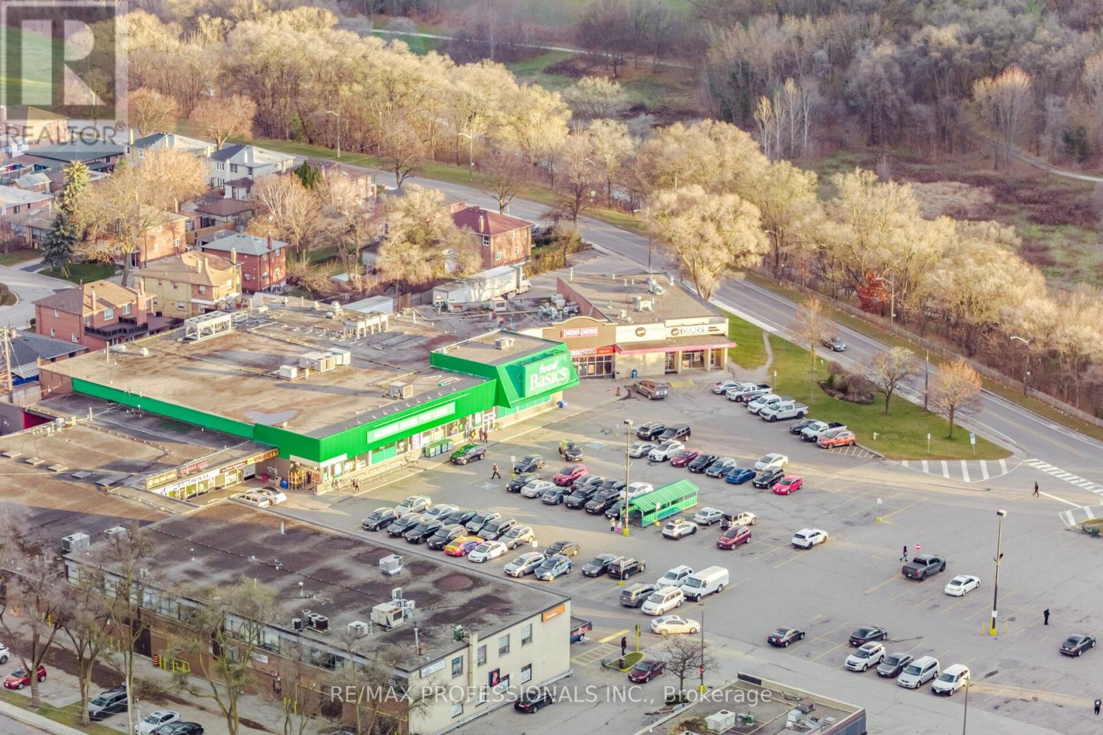 77 Grandville Avenue, Toronto, Ontario  M6N 4V1 - Photo 50 - W12587424