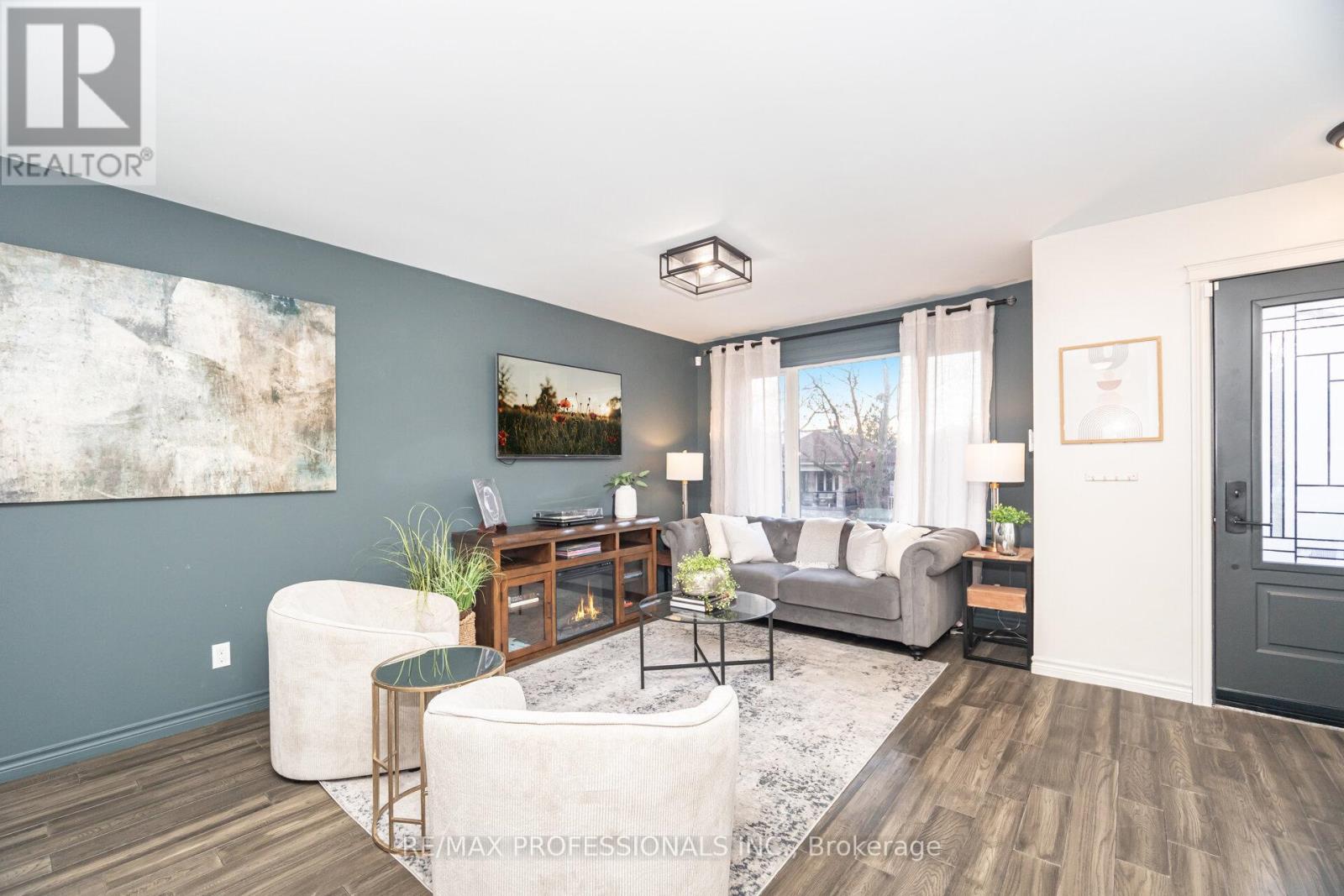 77 Grandville Avenue, Toronto, Ontario  M6N 4V1 - Photo 7 - W12587424