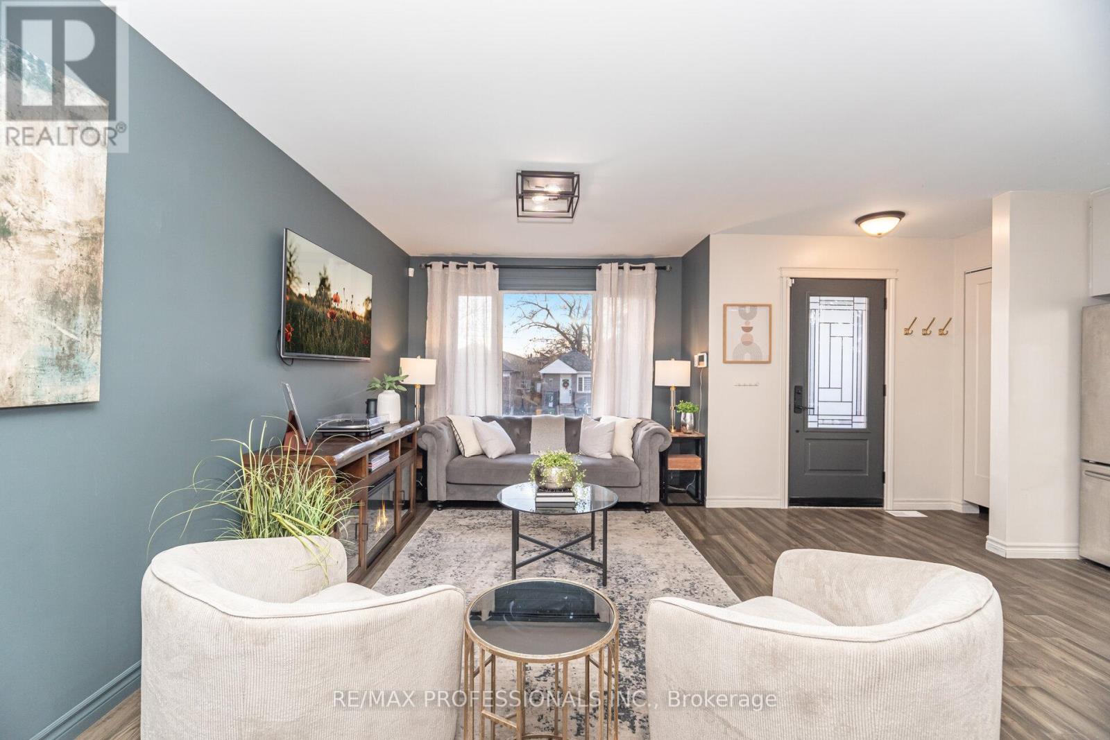 77 Grandville Avenue, Toronto, Ontario  M6N 4V1 - Photo 8 - W12587424