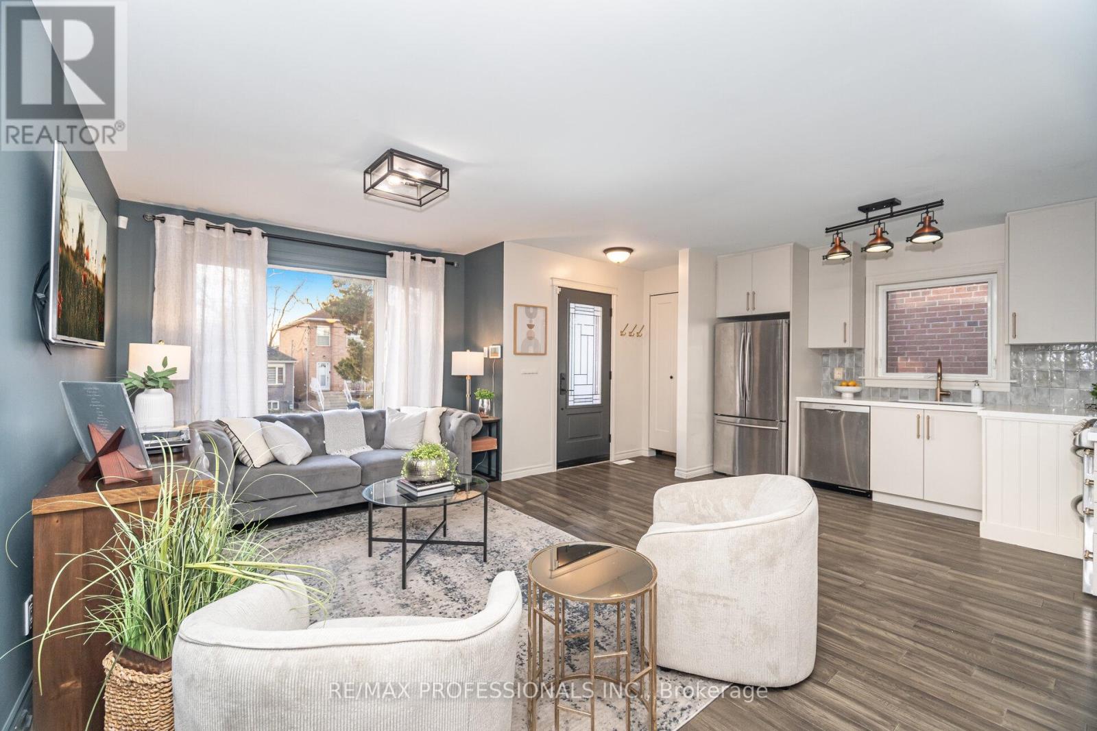 77 Grandville Avenue, Toronto, Ontario  M6N 4V1 - Photo 9 - W12587424