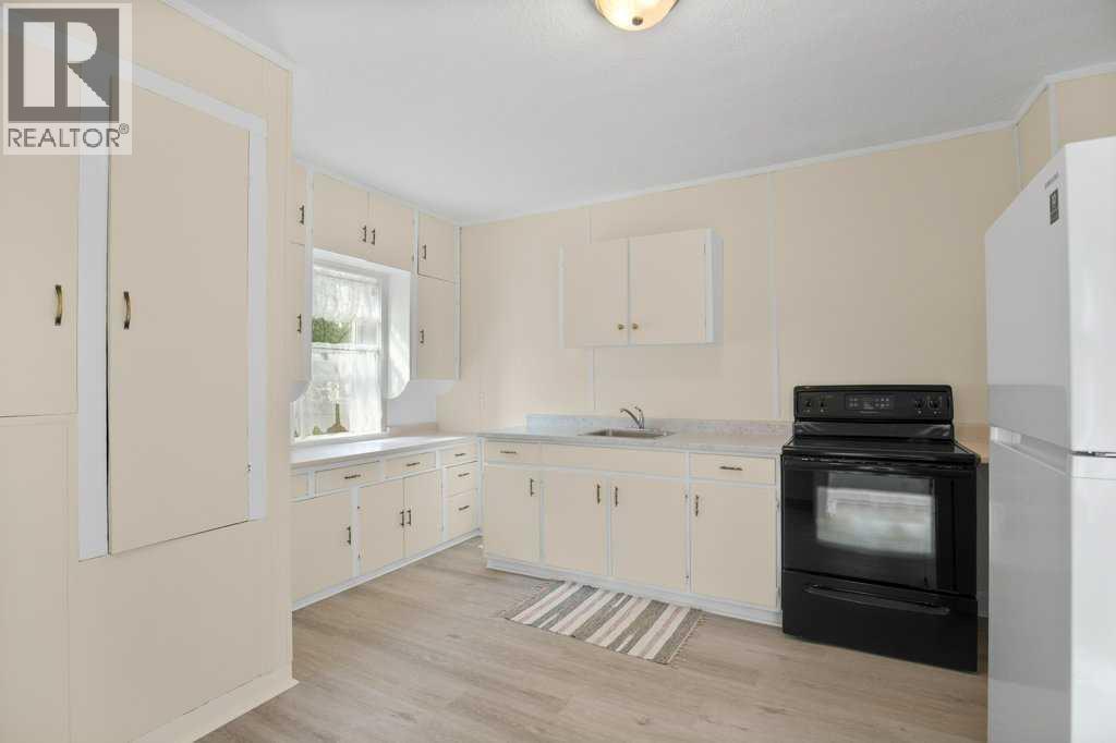 5812 52 Avenue, Red Deer, Alberta  T4N 4K4 - Photo 3 - A2269341