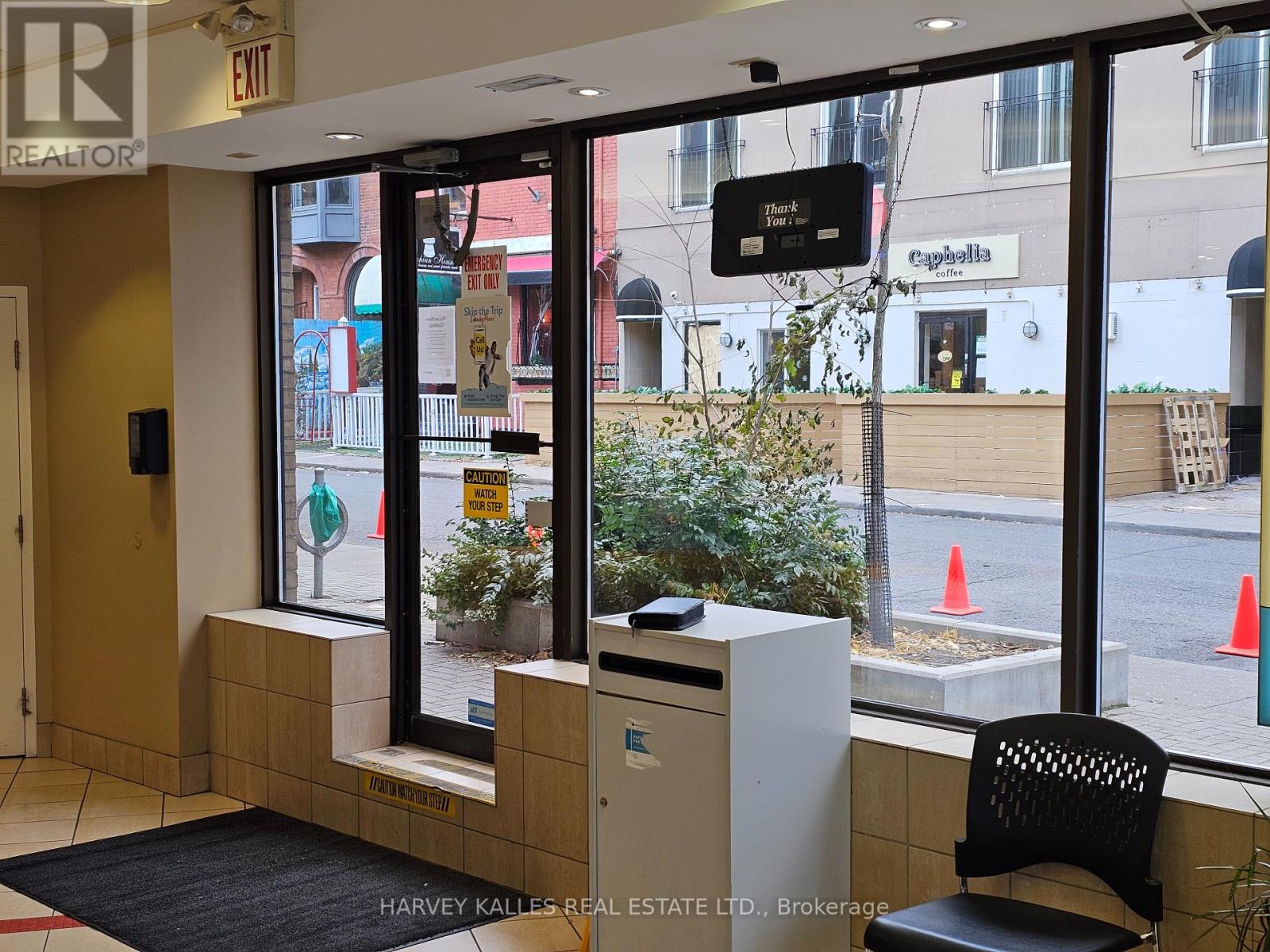 Main - 644 Yonge Street, Toronto, Ontario  M4Y 1Z8 - Photo 4 - C12587366