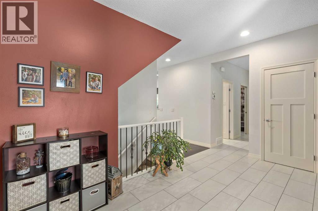 112 Sunset View, Cochrane, Alberta  T4C 0E8 - Photo 11 - A2252030