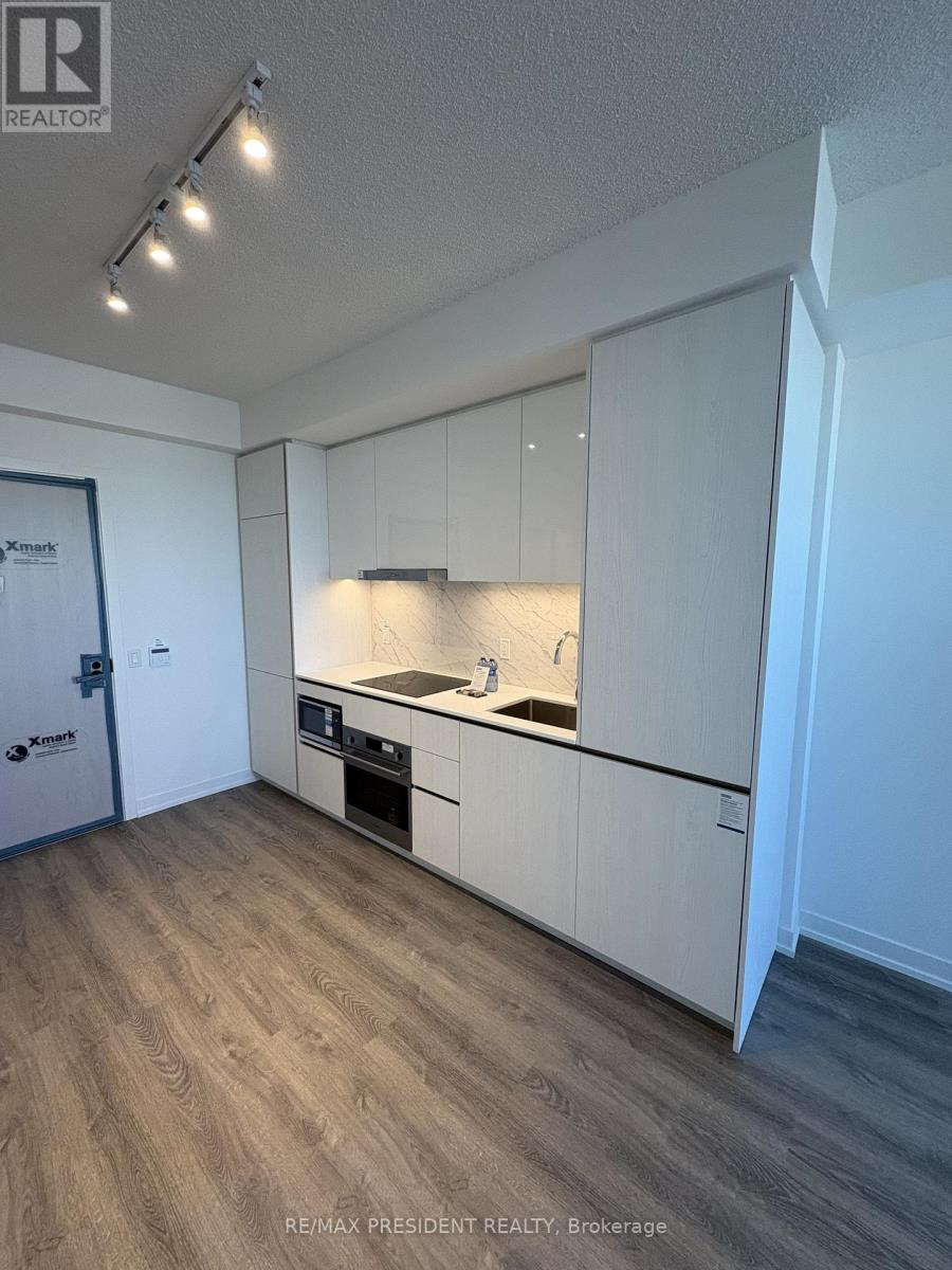 2205 - 8 Interchange Way, Vaughan, Ontario  L4K 0R2 - Photo 4 - N12587460