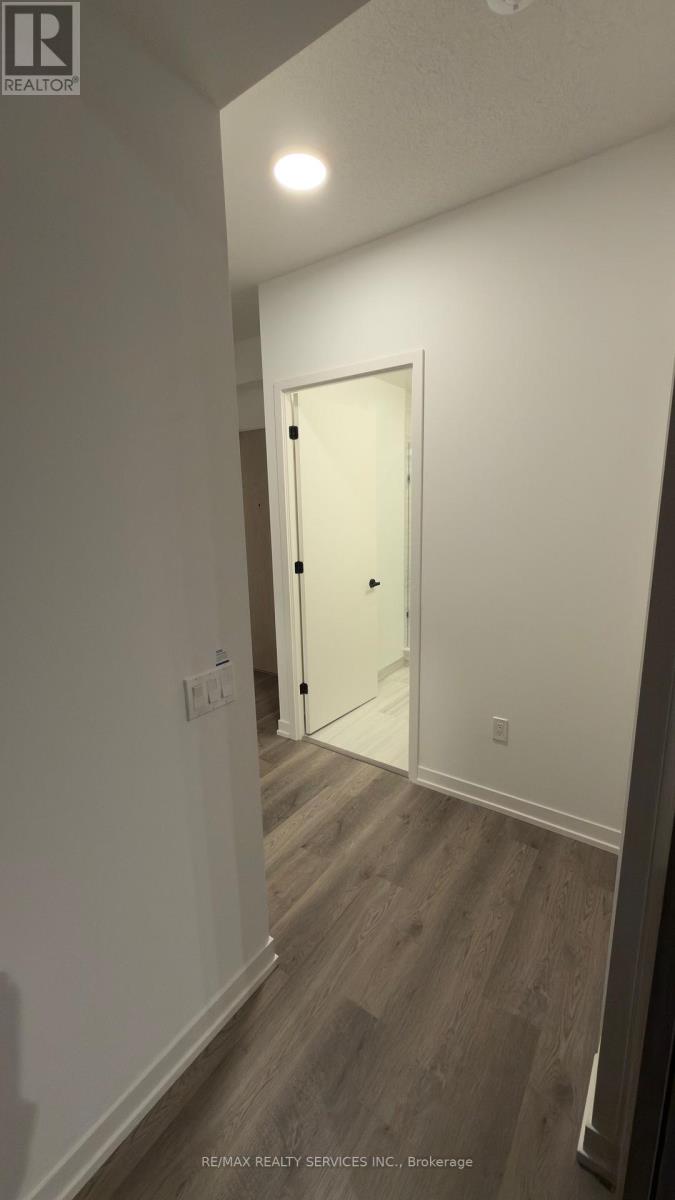 2002 - 8 Interchange Way, Vaughan, Ontario  L4K 5Z7 - Photo 10 - N12587480