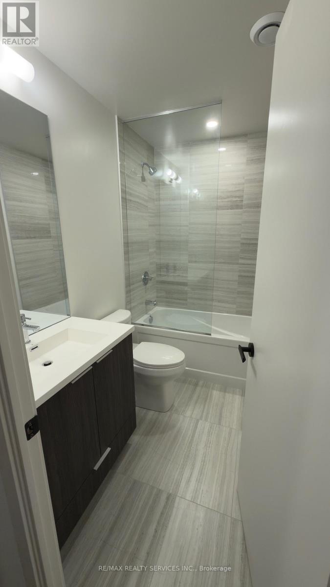 2002 - 8 Interchange Way, Vaughan, Ontario  L4K 5Z7 - Photo 13 - N12587480