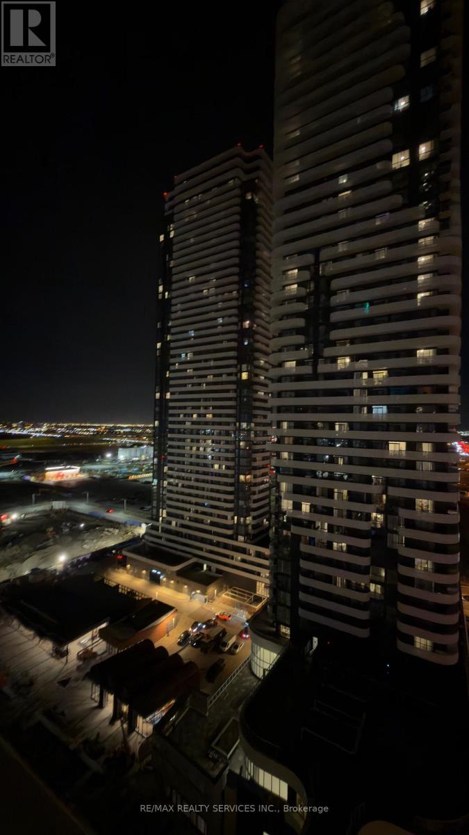 2002 - 8 Interchange Way, Vaughan, Ontario  L4K 5Z7 - Photo 2 - N12587480