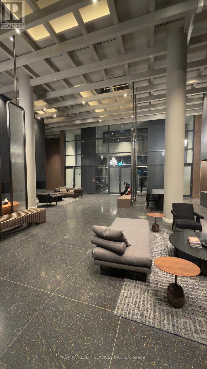 2002 - 8 Interchange Way, Vaughan, Ontario  L4K 5Z7 - Photo 5 - N12587480