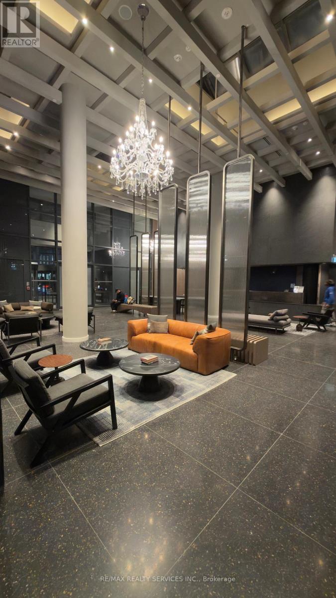 2002 - 8 Interchange Way, Vaughan, Ontario  L4K 5Z7 - Photo 6 - N12587480