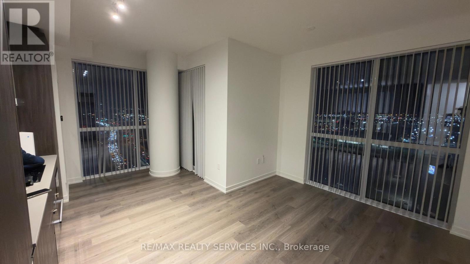 2002 - 8 Interchange Way, Vaughan, Ontario  L4K 5Z7 - Photo 8 - N12587480