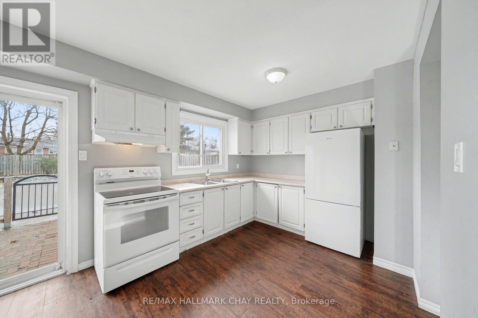 29 Baltimore Road, Barrie, Ontario  L4M 5M6 - Photo 11 - S12587474