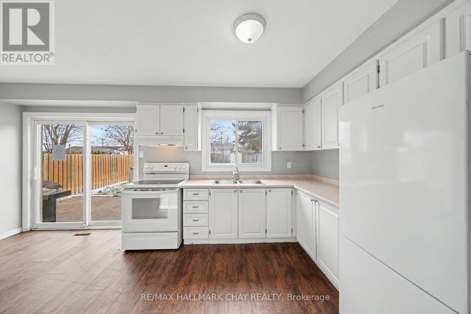 29 Baltimore Road, Barrie, Ontario  L4M 5M6 - Photo 12 - S12587474