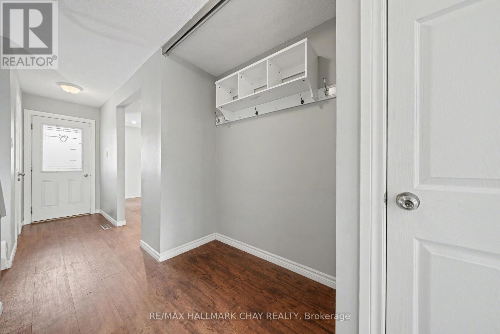 29 Baltimore Road, Barrie, Ontario  L4M 5M6 - Photo 4 - S12587474