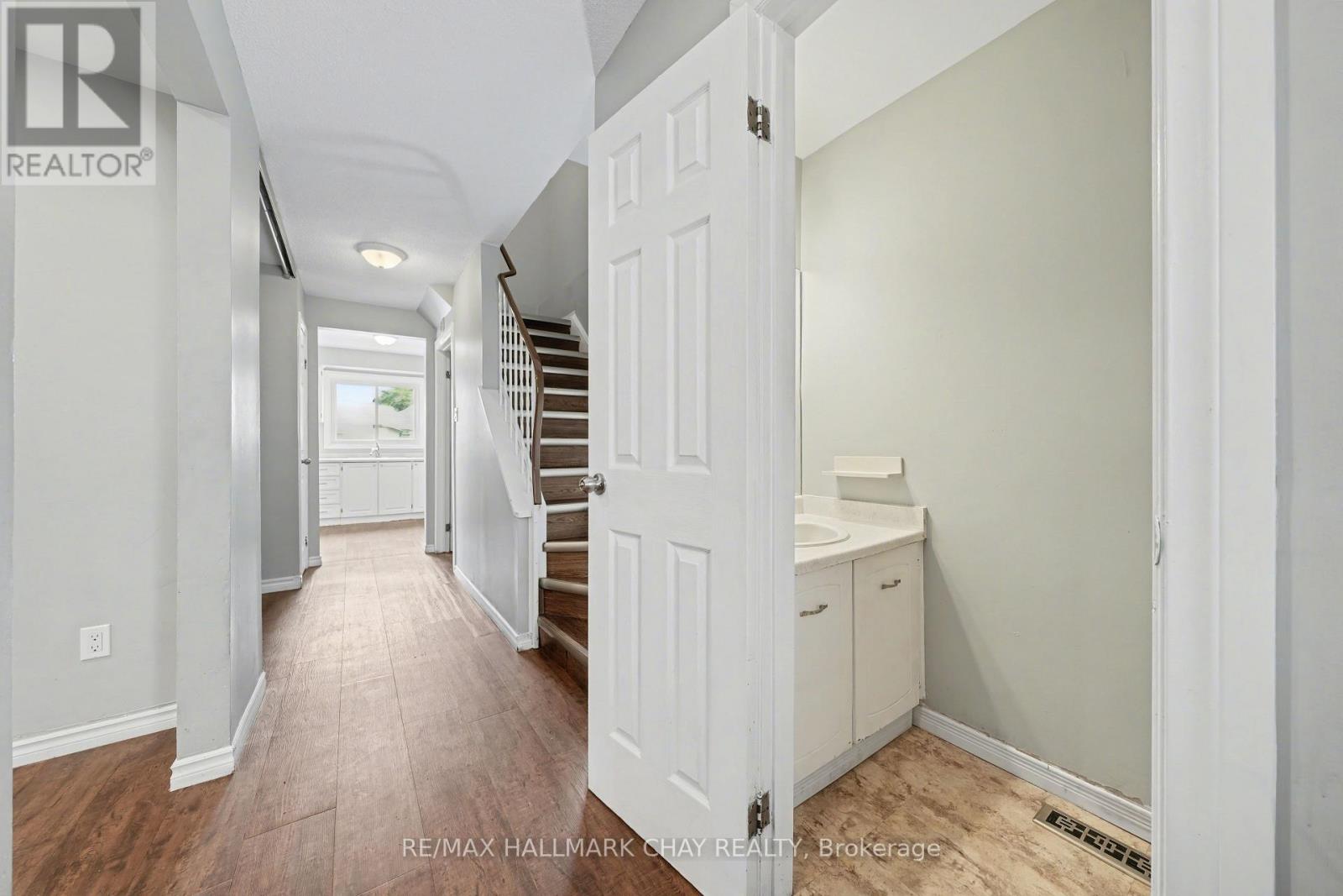 29 Baltimore Road, Barrie, Ontario  L4M 5M6 - Photo 5 - S12587474