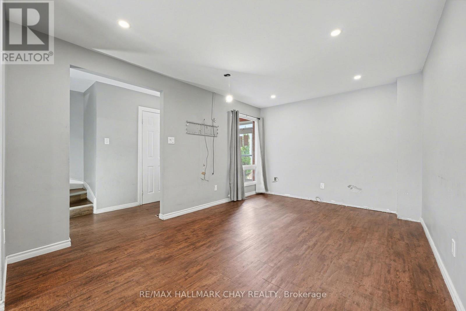 29 Baltimore Road, Barrie, Ontario  L4M 5M6 - Photo 7 - S12587474