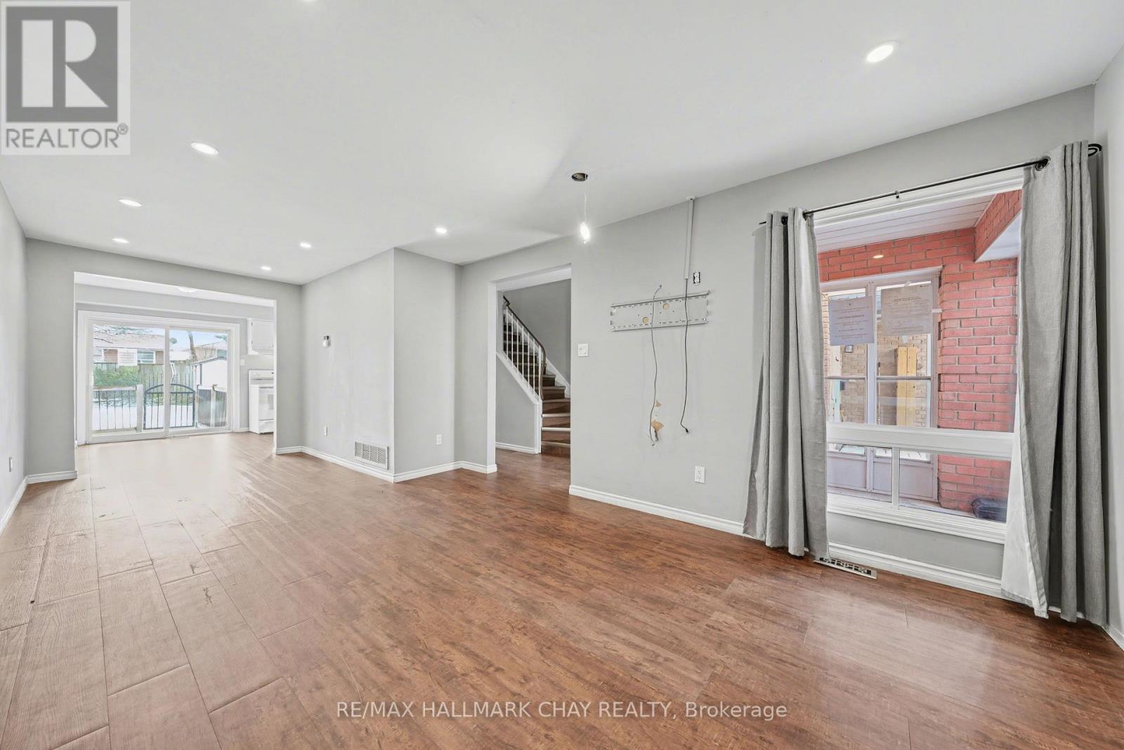 29 Baltimore Road, Barrie, Ontario  L4M 5M6 - Photo 8 - S12587474