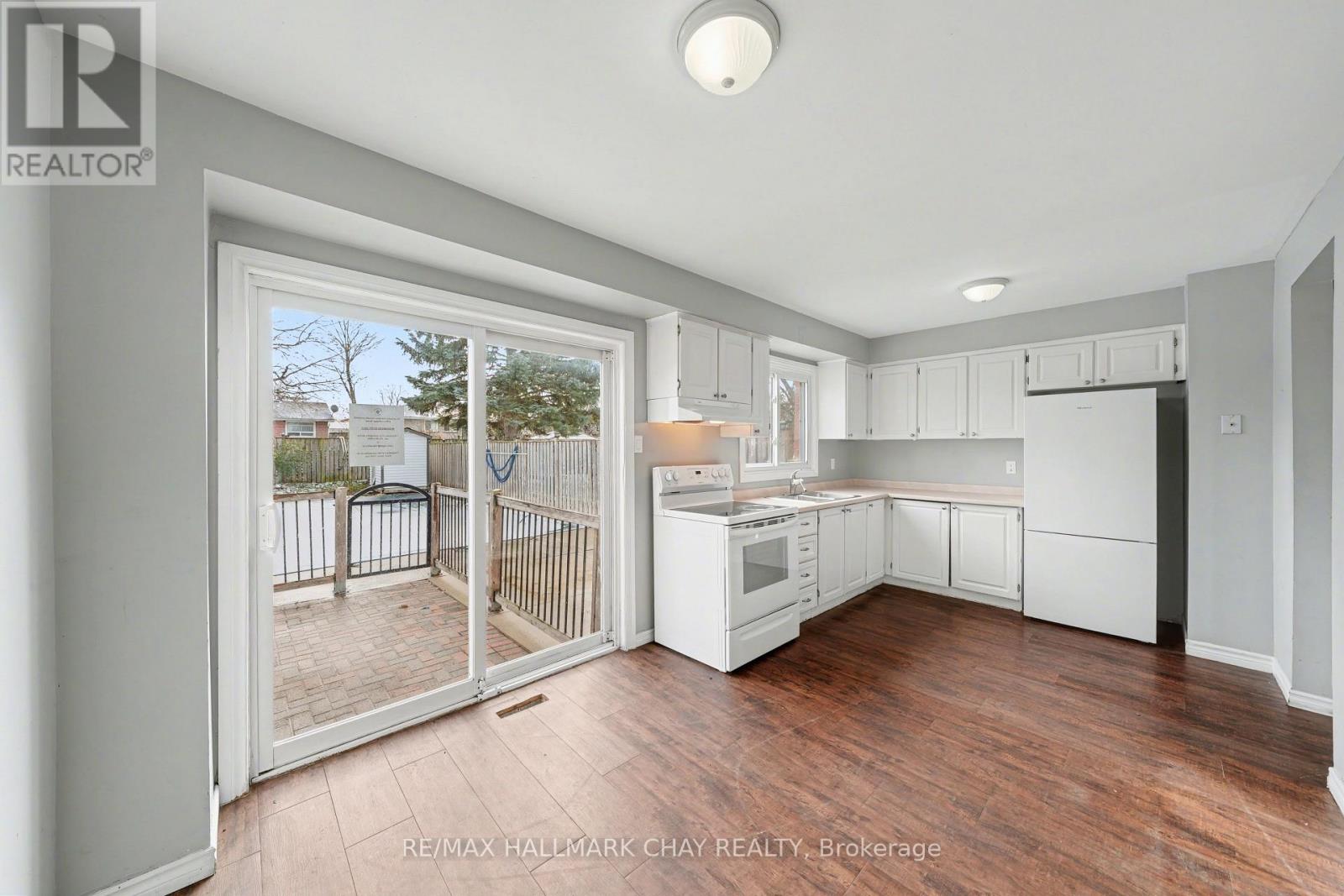 29 Baltimore Road, Barrie, Ontario  L4M 5M6 - Photo 9 - S12587474