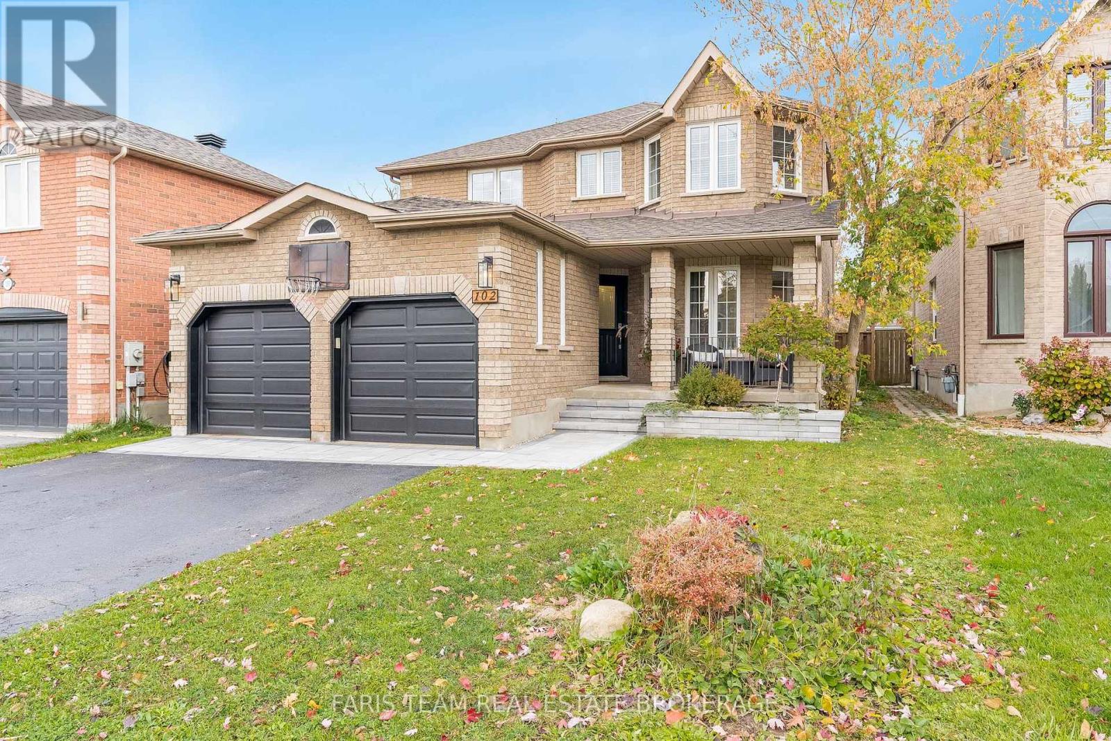 102 COUNTRY LANE, Barrie, Ontario