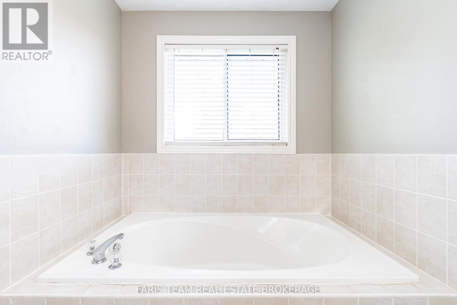 102 Country Lane, Barrie, Ontario  L4N 0N3 - Photo 26 - S12587476