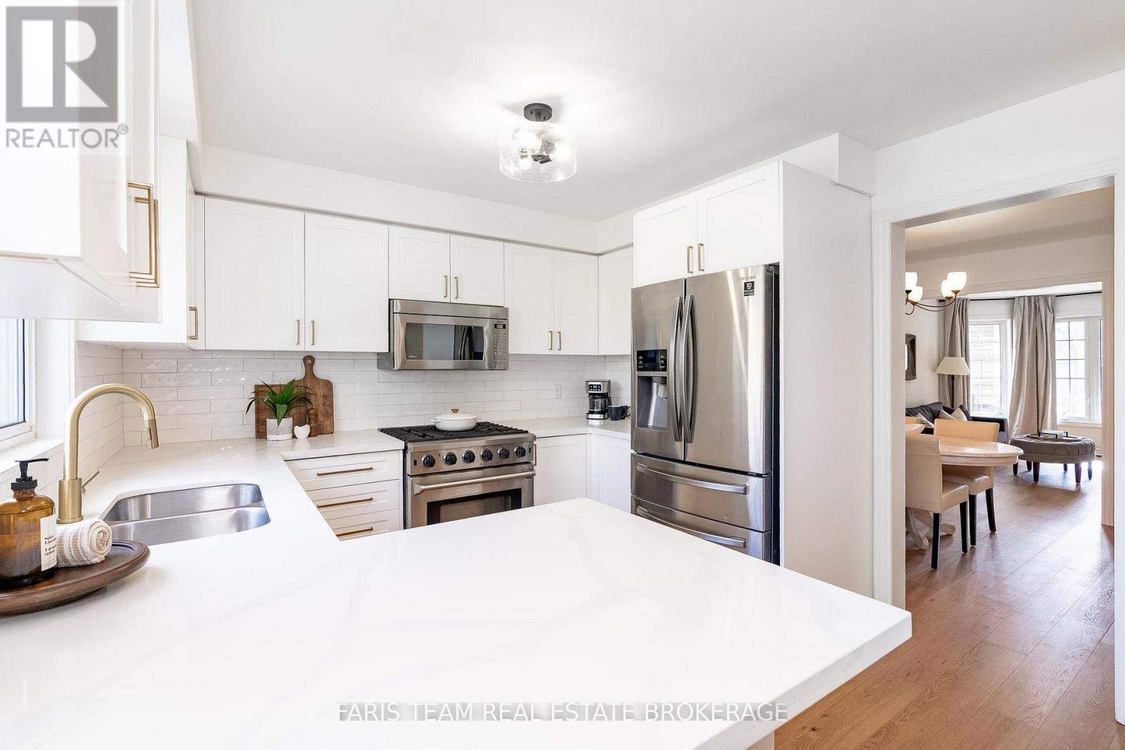 102 Country Lane, Barrie, Ontario  L4N 0N3 - Photo 3 - S12587476