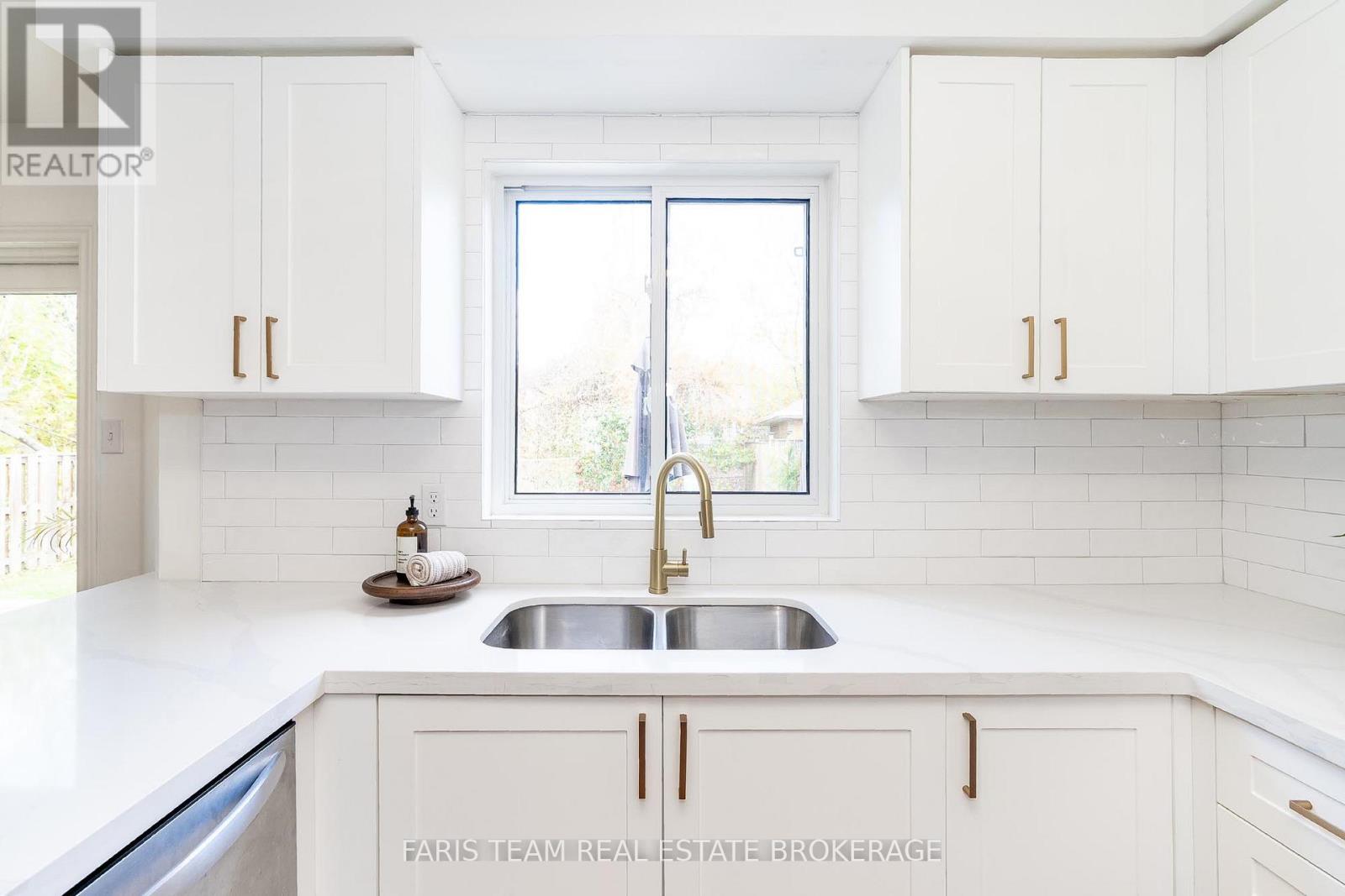 102 Country Lane, Barrie, Ontario  L4N 0N3 - Photo 8 - S12587476