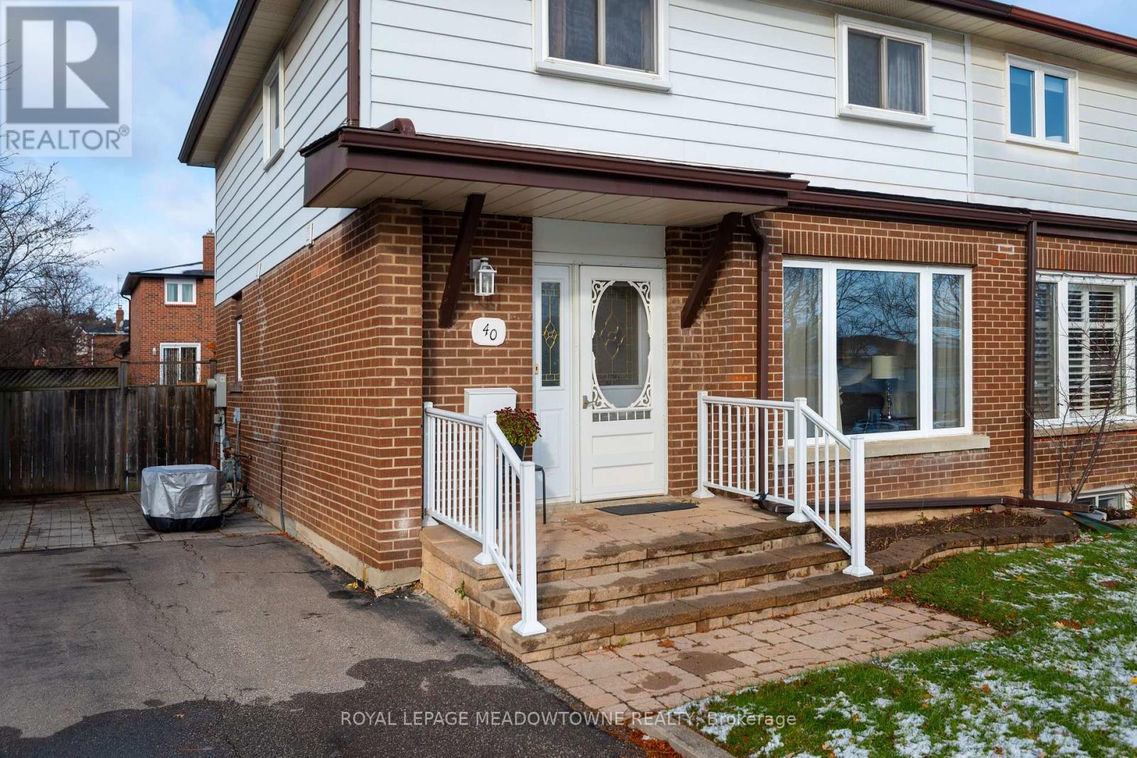 40 Joycelyn Drive, Mississauga, Ontario  L5M 1T7 - Photo 5 - W12587456