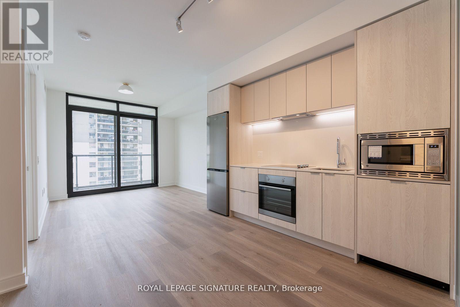 616 - 86 Dundas Street W, Mississauga, Ontario  L5A 1W4 - Photo 3 - W12587458