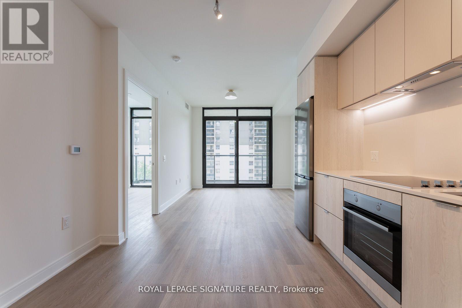 616 - 86 Dundas Street W, Mississauga, Ontario  L5A 1W4 - Photo 4 - W12587458