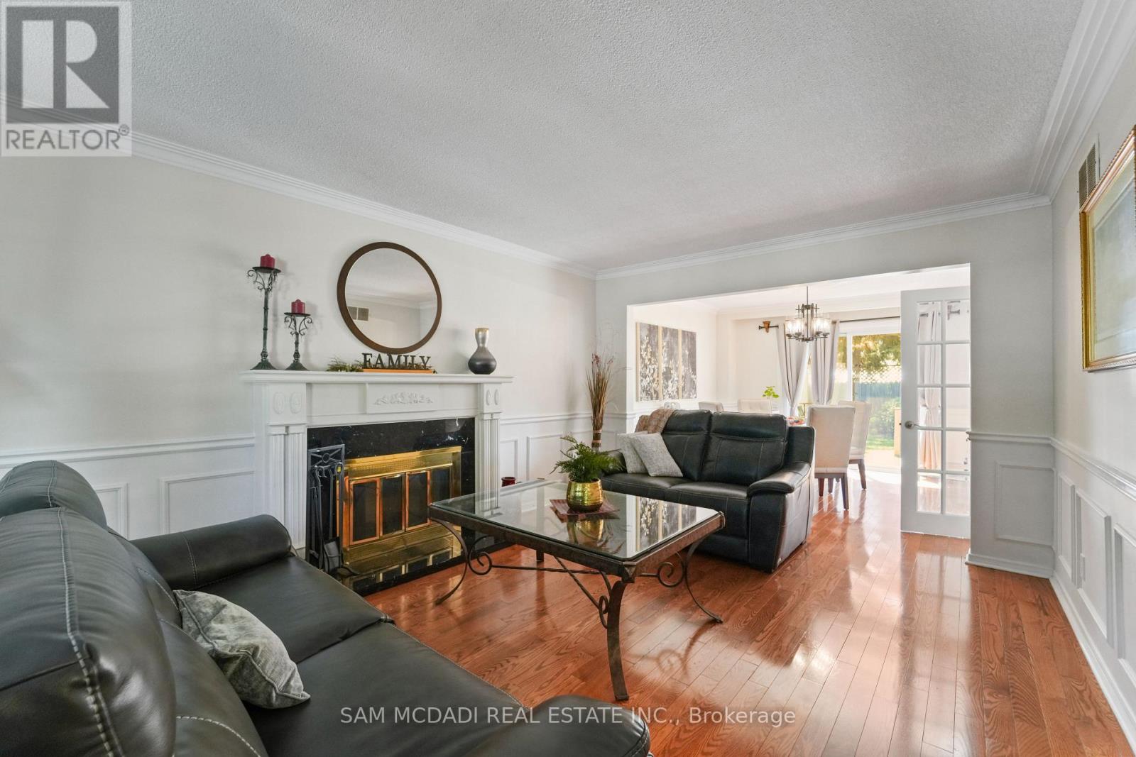 2032 Shannon Drive, Mississauga, Ontario  L5H 3W3 - Photo 9 - W12587462