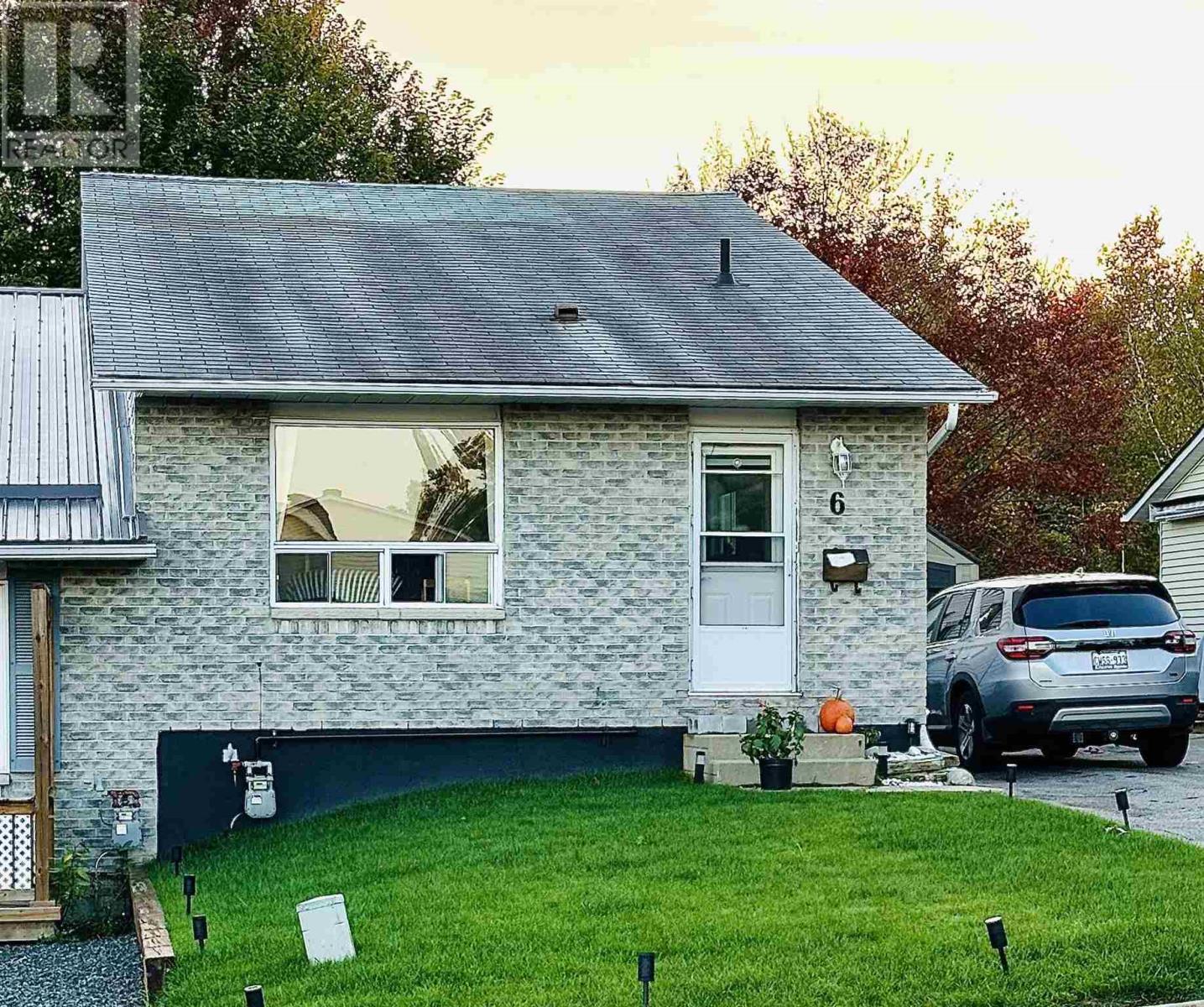 6 McAfee ST, Elliot Lake, Ontario