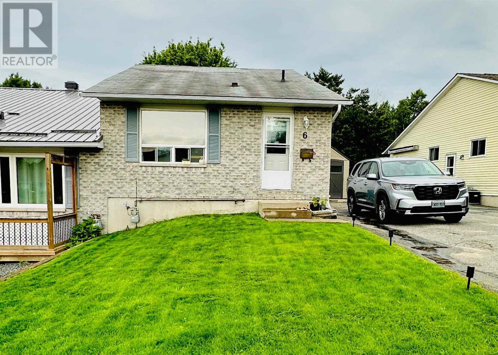 6 Mcafee St, Elliot Lake, Ontario  P5A 3G8 - Photo 2 - SM253262