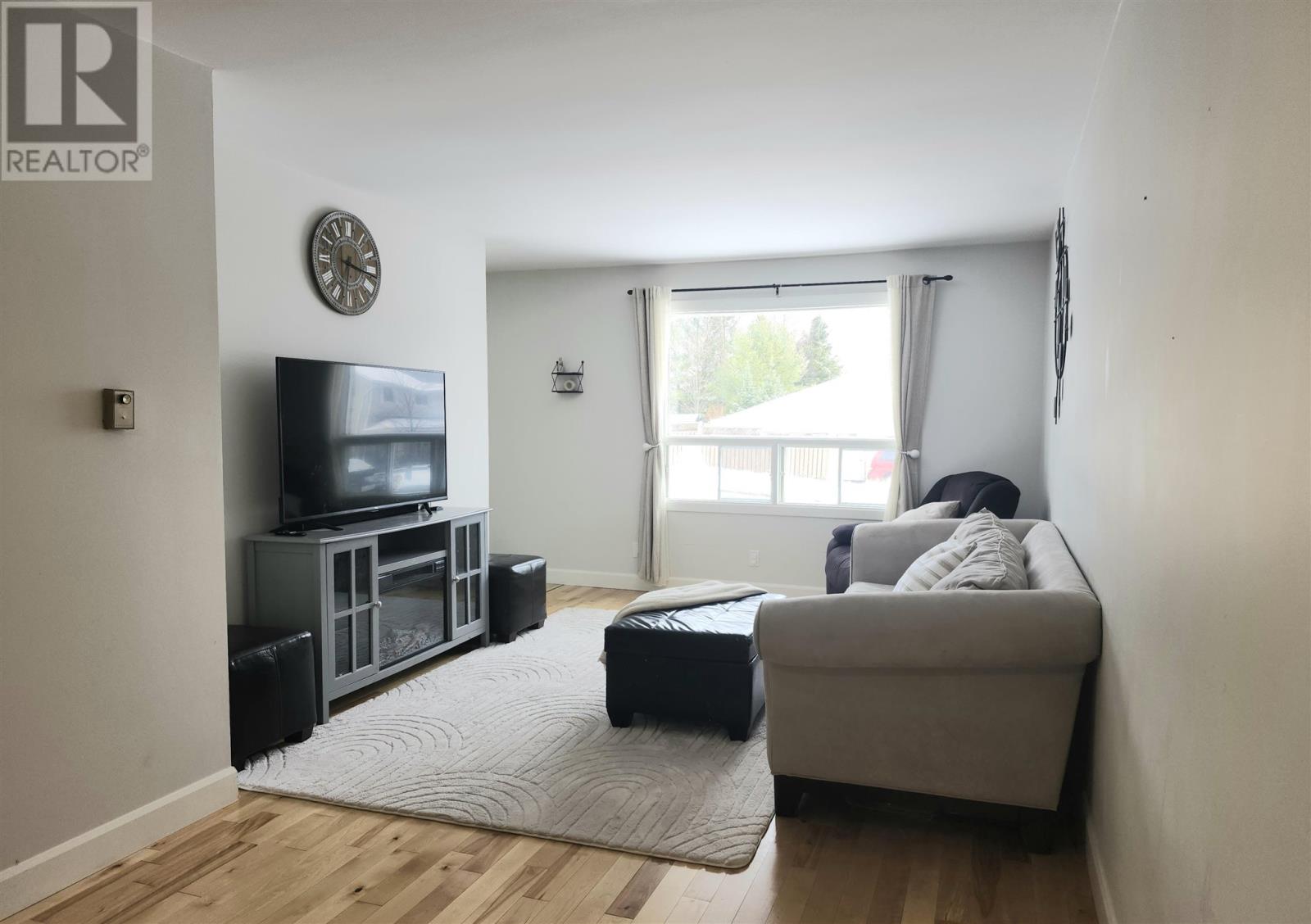 6 Mcafee St, Elliot Lake, Ontario  P5A 3G8 - Photo 4 - SM253262