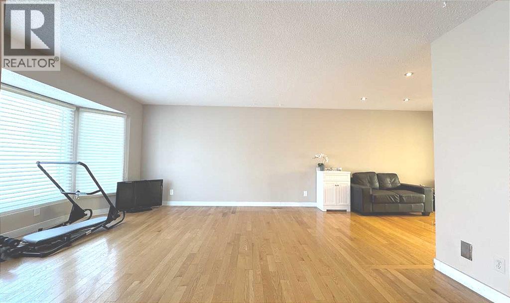 6111 26 Avenue Ne, Calgary, Alberta  T1Y 3T9 - Photo 7 - A2272515