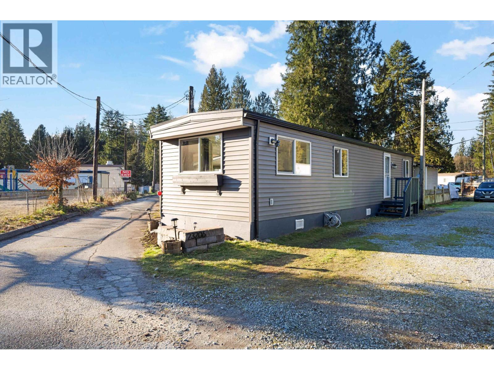 23206 Calvin Crescent, Maple Ridge, British Columbia  V2X 4S3 - Photo 5 - R3071010