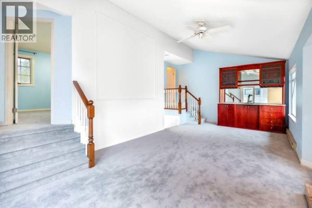 243 E 22nd Street, North Vancouver, British Columbia  V7L 3C5 - Photo 3 - R3071006