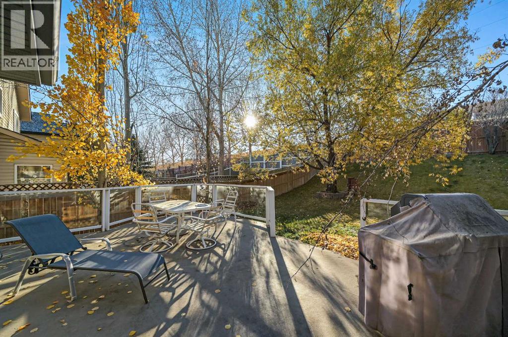 114 Valley Ponds Crescent Nw, Calgary, Alberta  T3B 5T7 - Photo 11 - A2268163