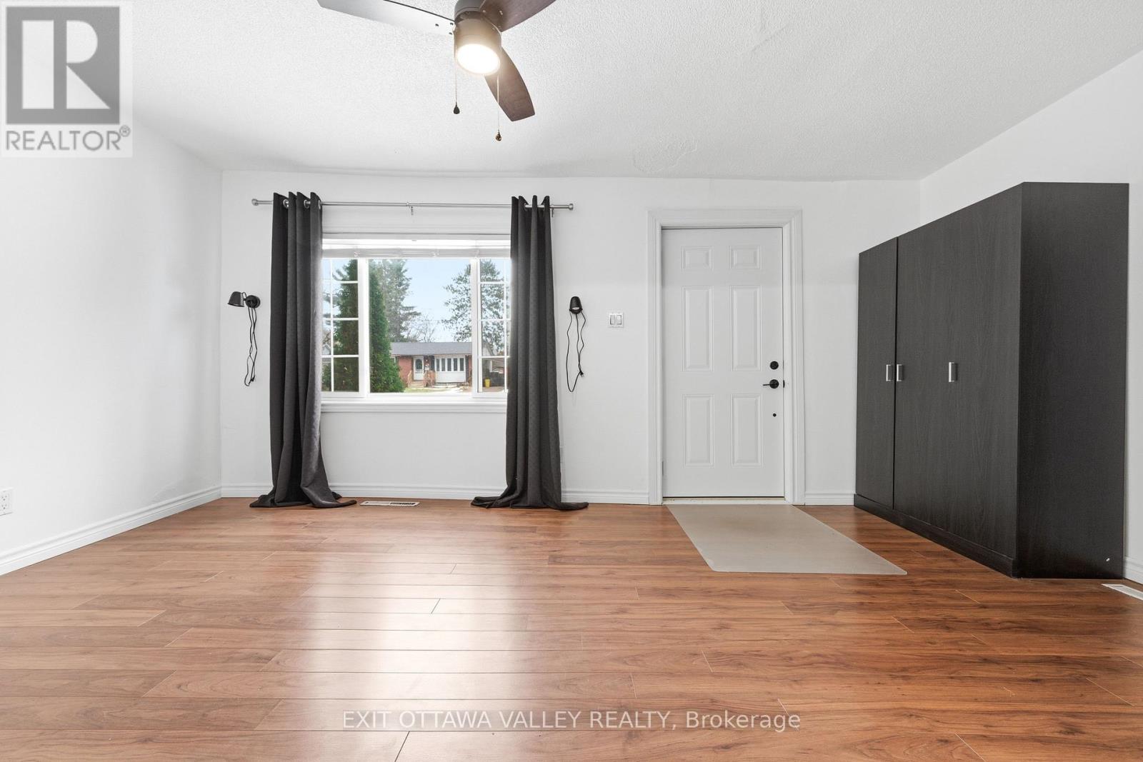 79 Doran Street, Petawawa, Ontario  K8H 1R3 - Photo 17 - X12586102