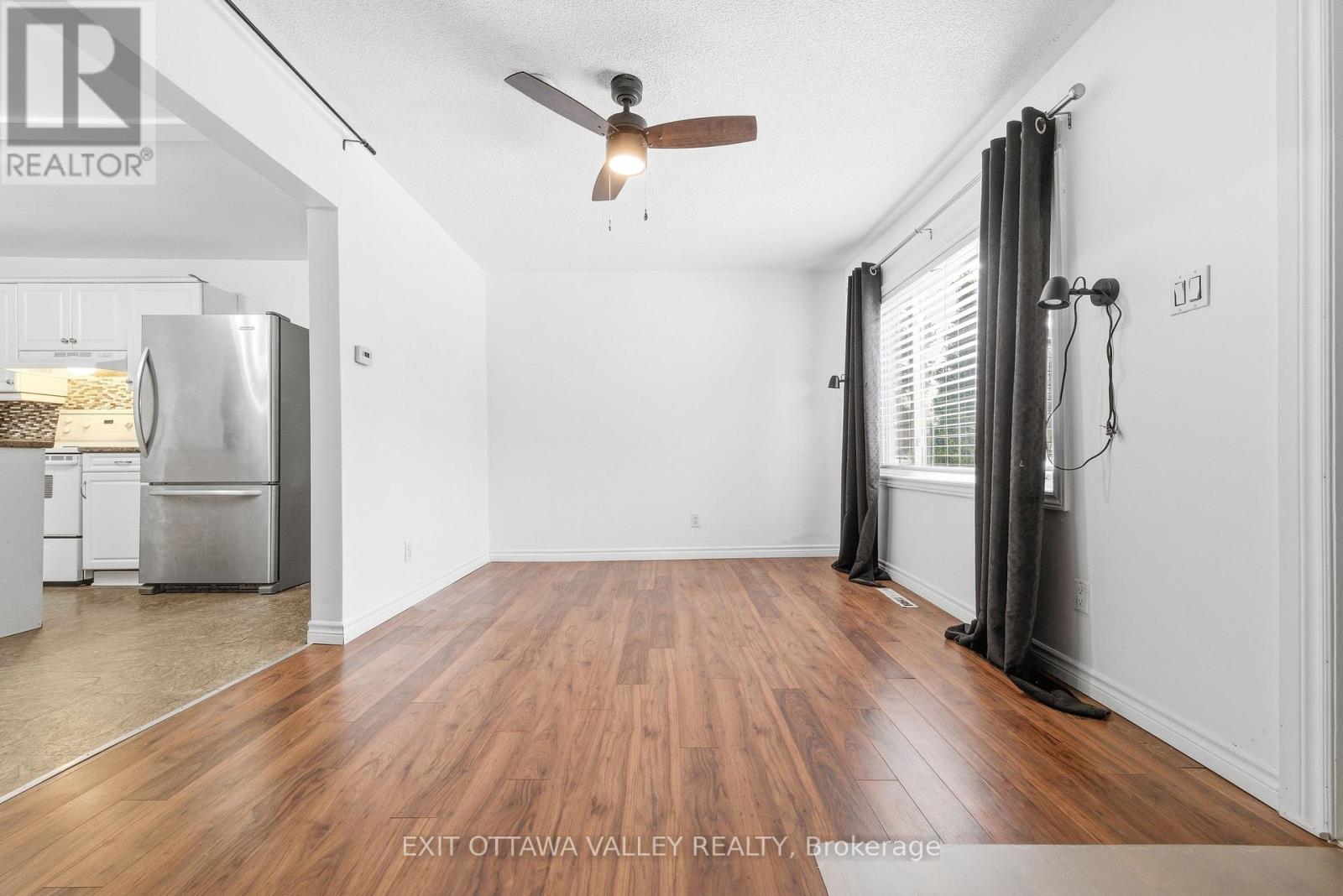 79 Doran Street, Petawawa, Ontario  K8H 1R3 - Photo 18 - X12586102