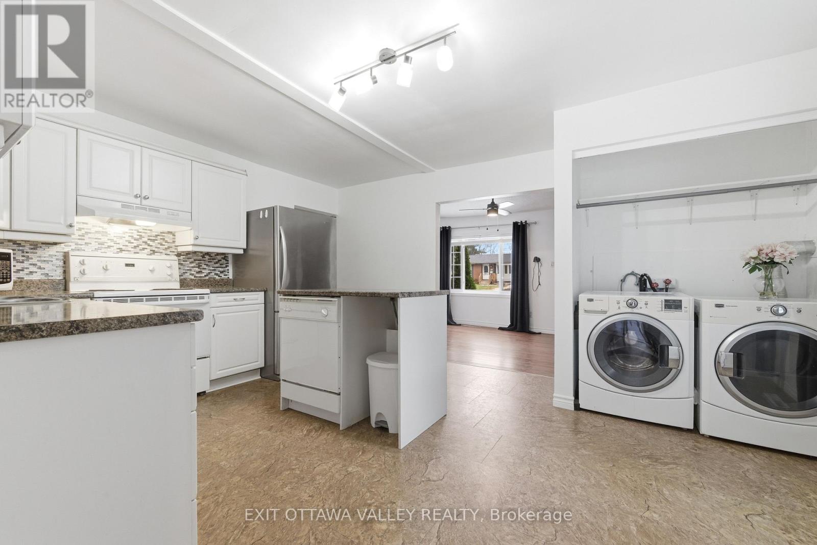 79 Doran Street, Petawawa, Ontario  K8H 1R3 - Photo 25 - X12586102